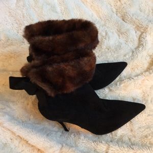 Kate Spade NEVERWORN booties w/fur ankle and bows